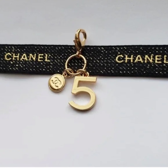 New CHANEL No. 5 Charm - Picture 1 of 4